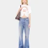 Ausgestellte Jeans mit 1969-Scheiben verziert
