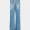 Ausgestellte Jeans mit 1969-Scheiben verziert