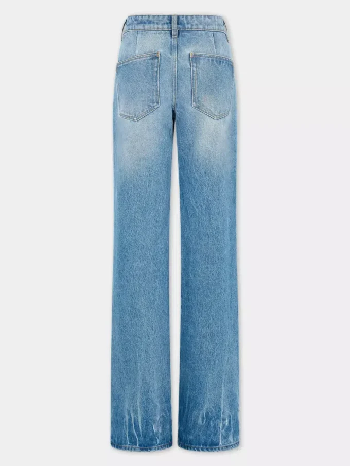 Ausgestellte Jeans mit 1969-Scheiben verziert