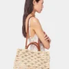 Beigefarbene Tragetasche aus Raffia