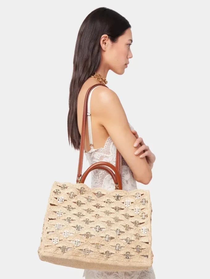 Beigefarbene Tragetasche aus Raffia