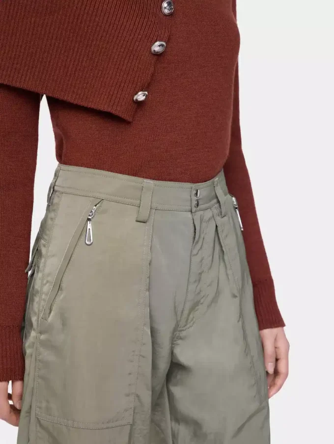Cargohose aus technischem Gewebe