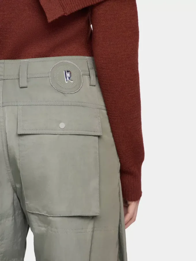 Cargohose aus technischem Gewebe