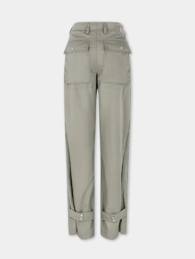 Cargohose aus technischem Gewebe