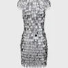 Das ikonische silberne Sparkle-Kleid mit Scheiben Das ikonische silberne Sparkle-Kleid mit Scheiben