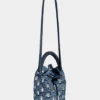 Denimblaue Raffia-Beuteltasche Denimblaue Raffia-Beuteltasche