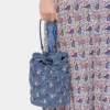 Denimblaue Raffia-Beuteltasche Denimblaue Raffia-Beuteltasche