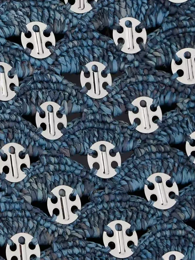 Denimblaue Tragetasche aus Raffia