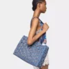 Denimblaue Tragetasche aus Raffia
