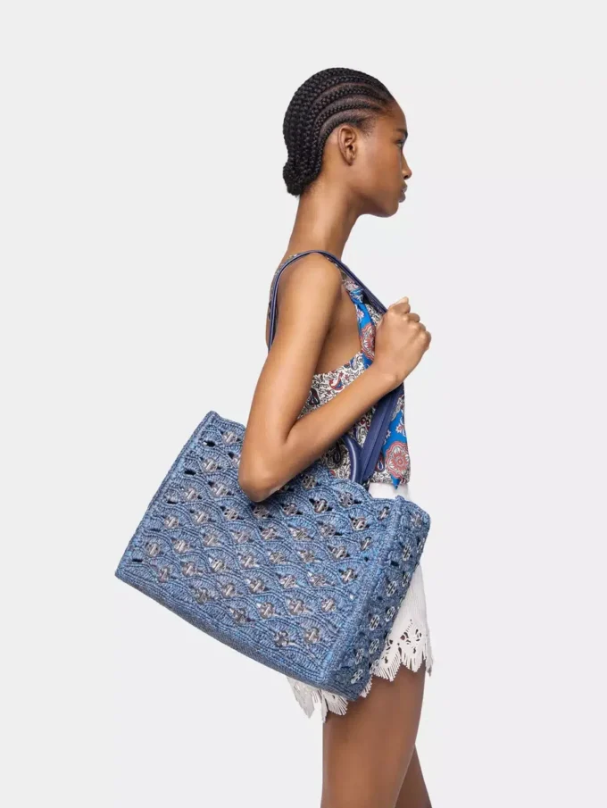 Denimblaue Tragetasche aus Raffia
