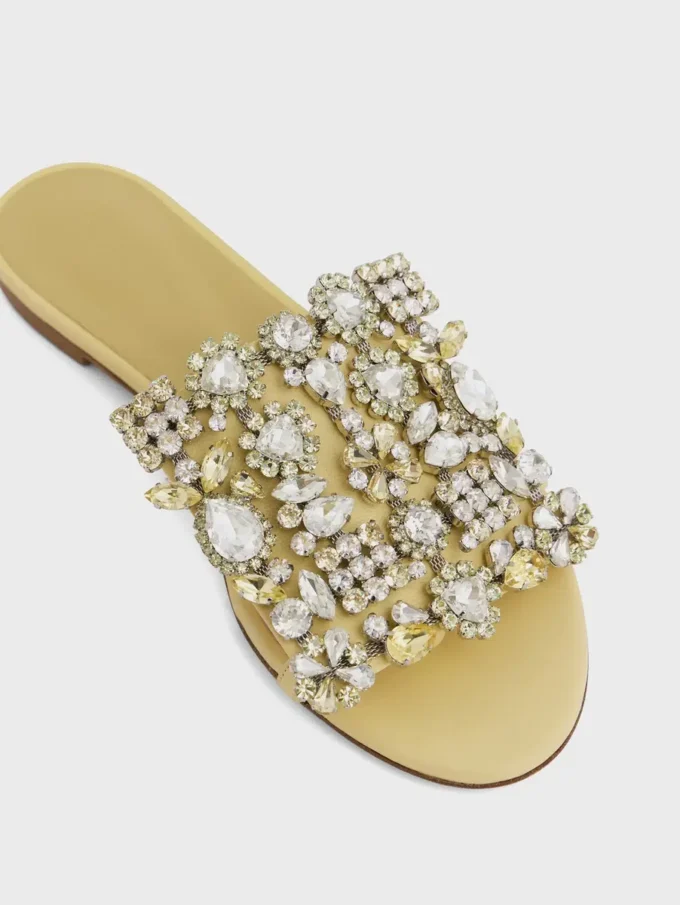 Flache Sandalen mit Strass
