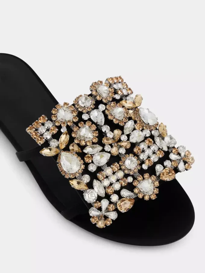 Flache Sandalen mit Strass
