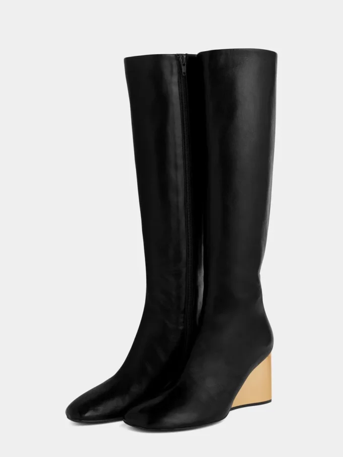 Goldene kniehohe Lederstiefel Goldene kniehohe Lederstiefel