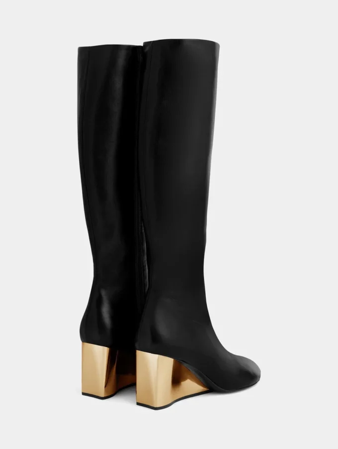 Goldene kniehohe Lederstiefel Goldene kniehohe Lederstiefel