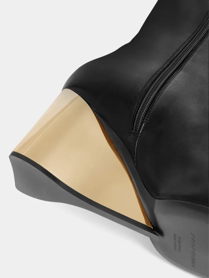 Goldene kniehohe Lederstiefel Goldene kniehohe Lederstiefel