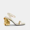 Goldene Sandalen mit glitzernden Scheibenabsätzen