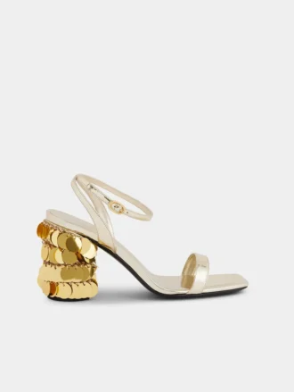 Goldene Sandalen mit glitzernden Scheibenabsätzen