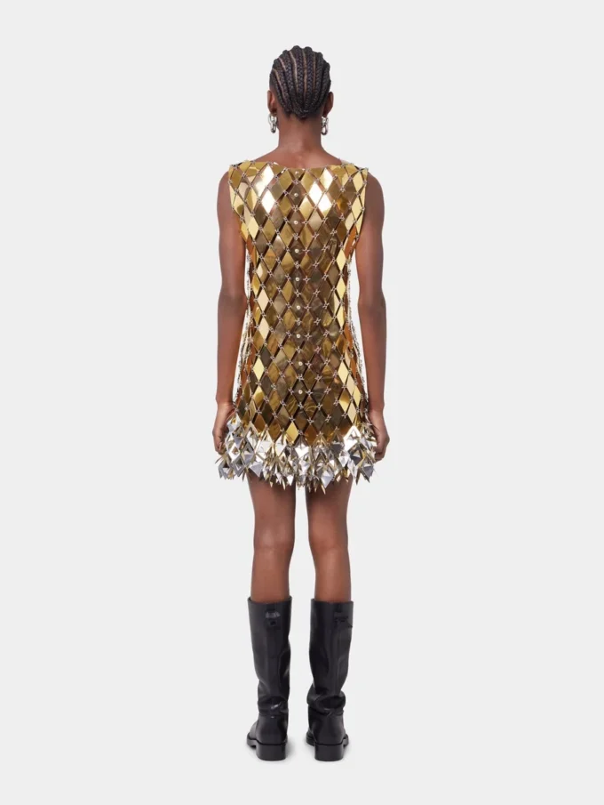 Goldfarbenes kurzes Kleid in Handarbeit gefertigt