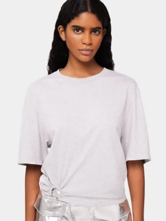Graues T-Shirt mit Piercing