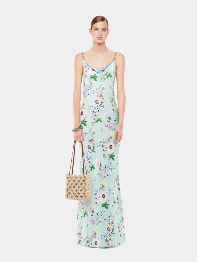 Kleid mit Blumenmuster und Kettenverzierungen