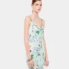 Kleid mit Blumenmuster und Kettenverzierungen