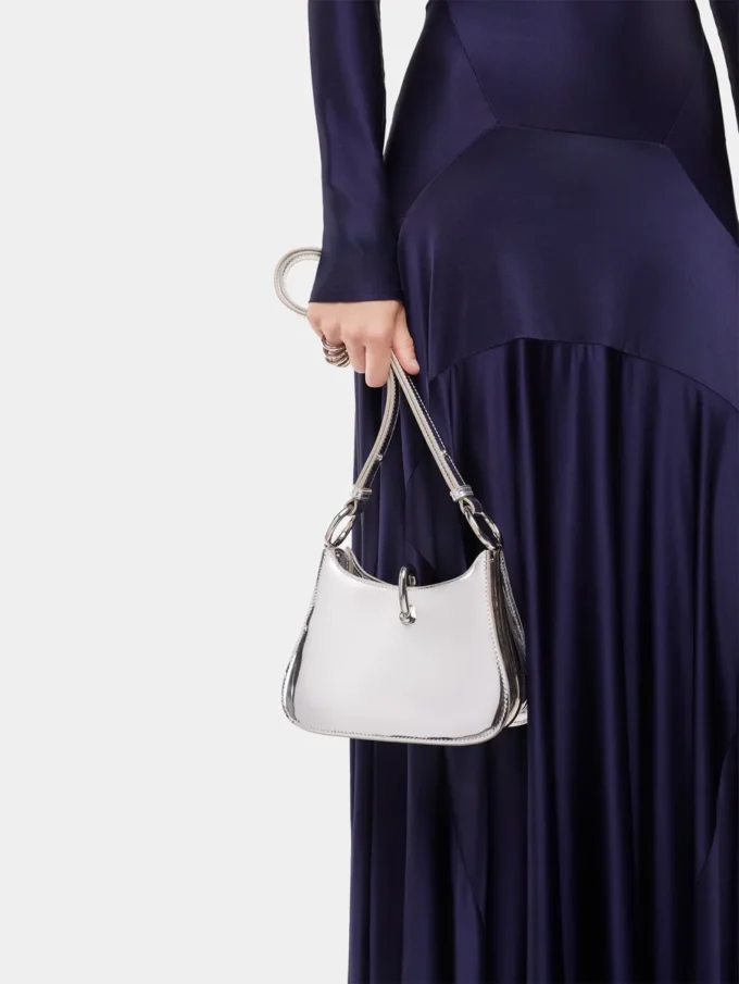 Kleine Ledertasche mit Ring