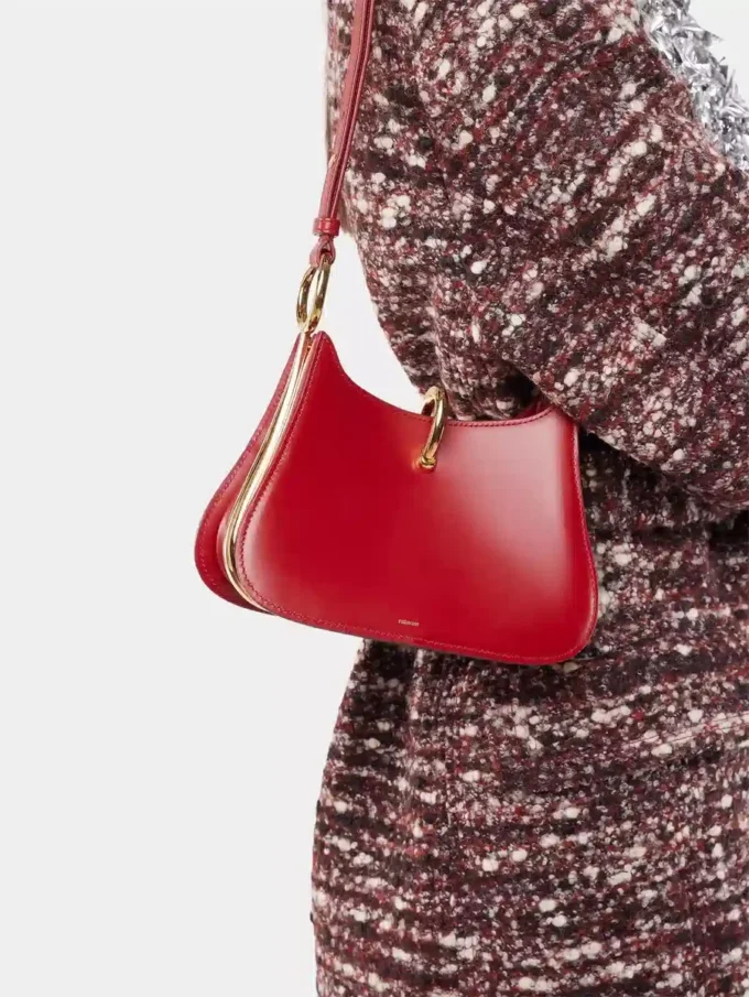 Kleine Ledertasche mit Ring
