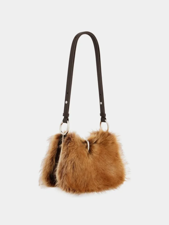 Kleine Ledertasche mit Ring