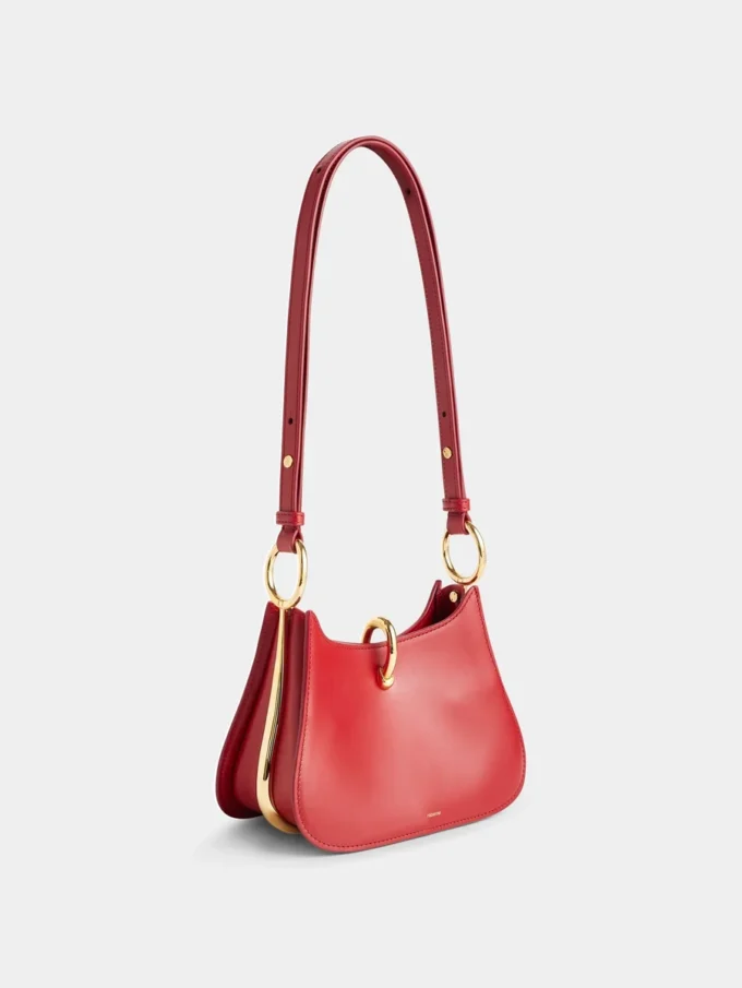 Kleine Ledertasche mit Ring