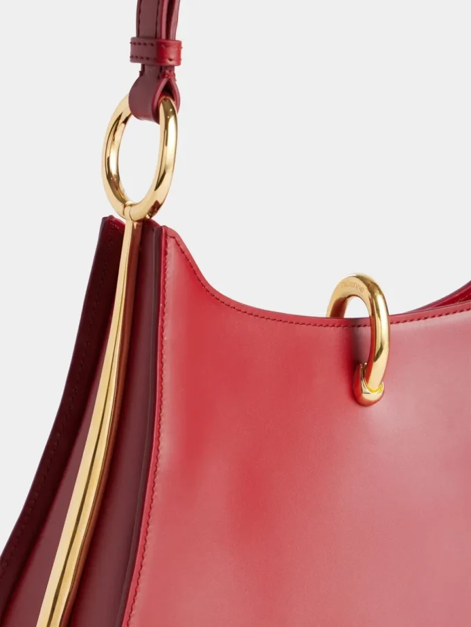 Kleine Ledertasche mit Ring
