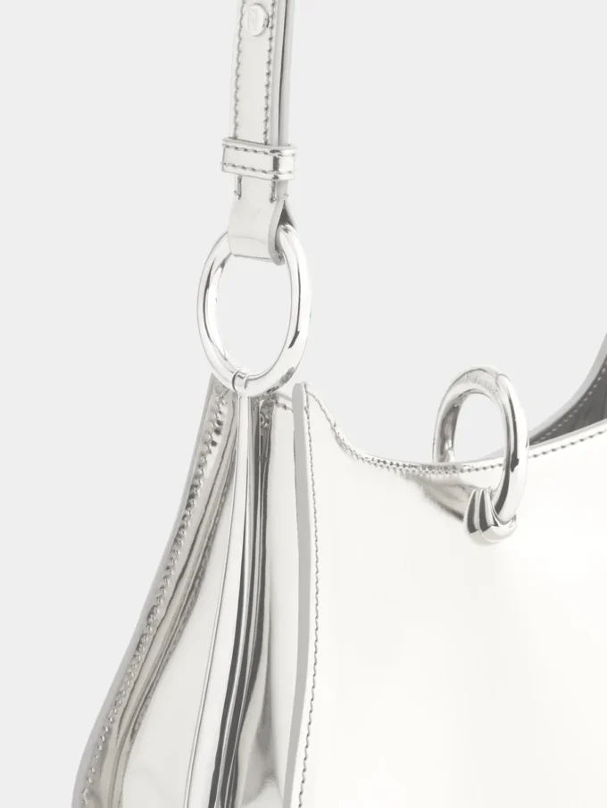 Kleine Ledertasche mit Ring