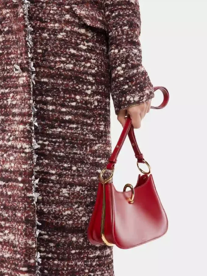 Kleine Ledertasche mit Ring