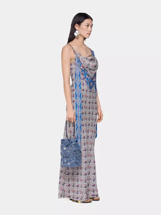 Langes Kleid aus bedrucktem Satin