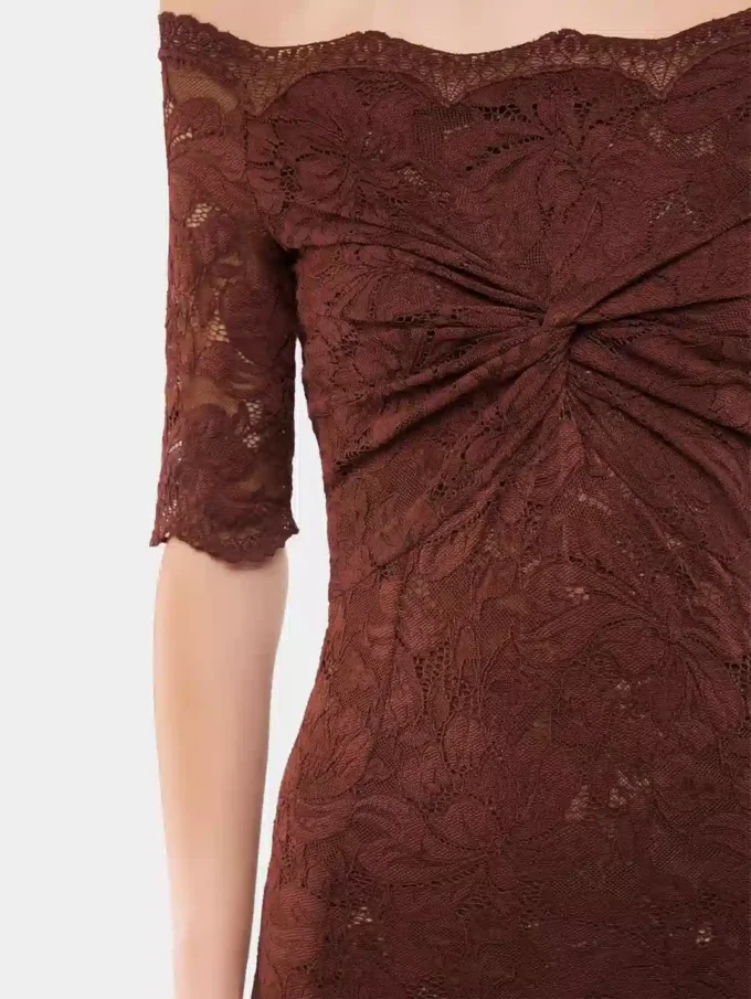 Langes Kleid aus Spitze