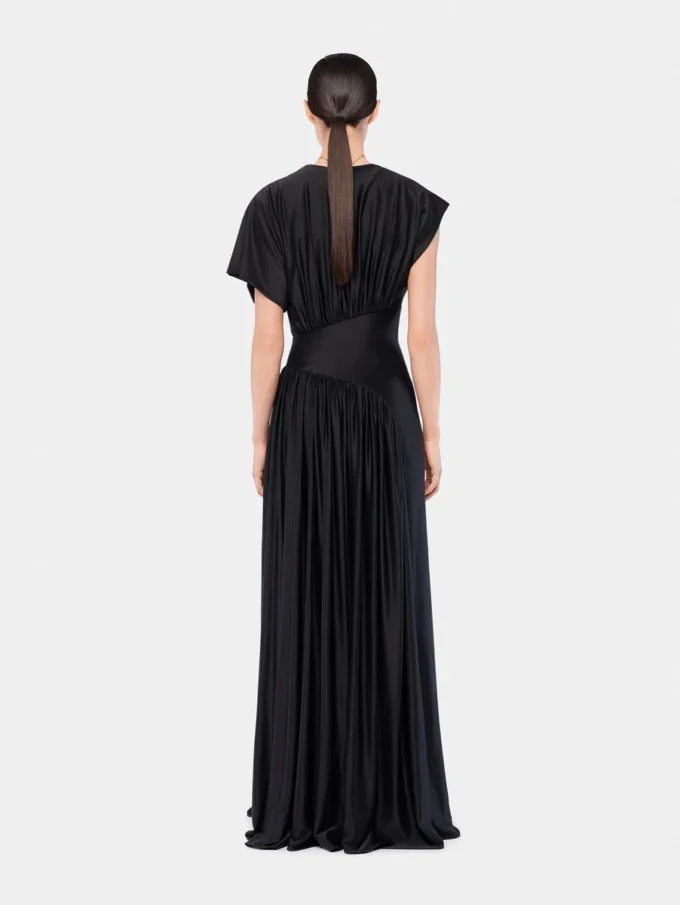 Langes Kleid mit gerafften Details