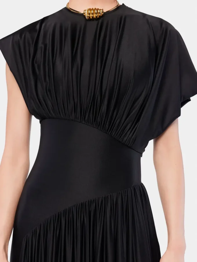 Langes Kleid mit gerafften Details