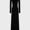 Langes, rückenfreies Strickkleid mit Stickereien