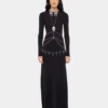 Langes, rückenfreies Strickkleid mit Stickereien