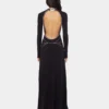 Langes, rückenfreies Strickkleid mit Stickereien