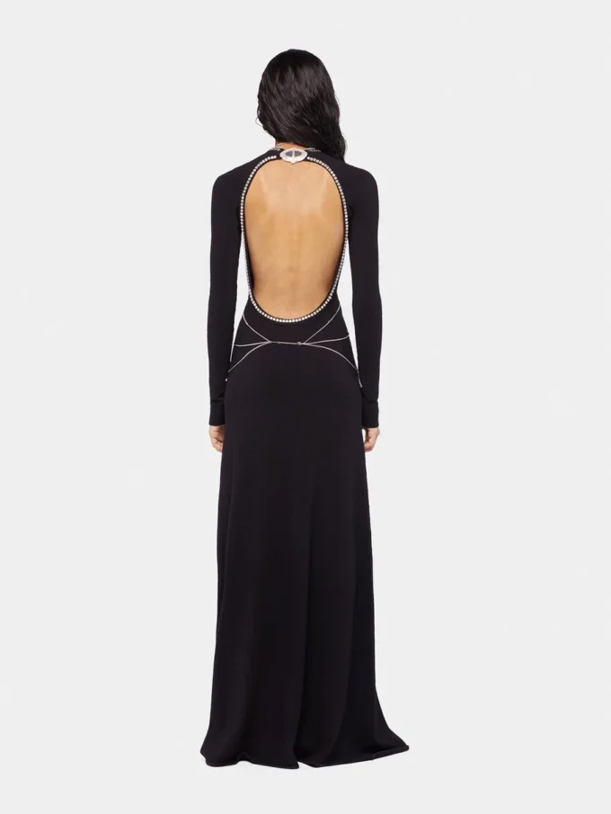 Langes, rückenfreies Strickkleid mit Stickereien