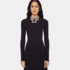 Langes, rückenfreies Strickkleid mit Stickereien
