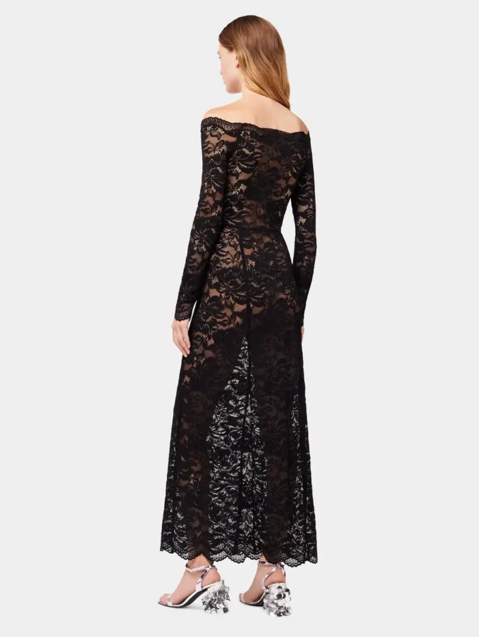 Langes schwarzes Spitzenkleid mit Bardot-Ausschnitt