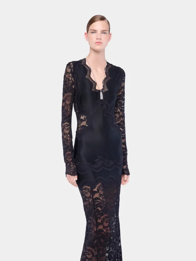 Langes Spitzenkleid