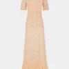 Langes Spitzenkleid in Raffiafarbe