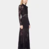 Langes Spitzenkleid mit Cut-Out-Details