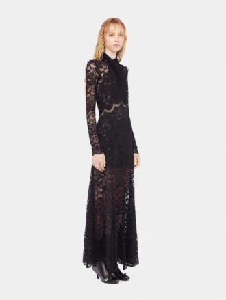Langes Spitzenkleid mit Cut-Out-Details