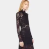 Langes Spitzenkleid mit Cut-Out-Details