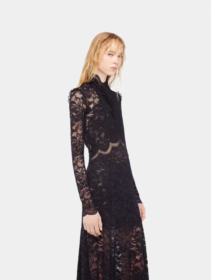 Langes Spitzenkleid mit Cut-Out-Details