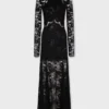 Langes Spitzenkleid mit Cut-Out-Details
