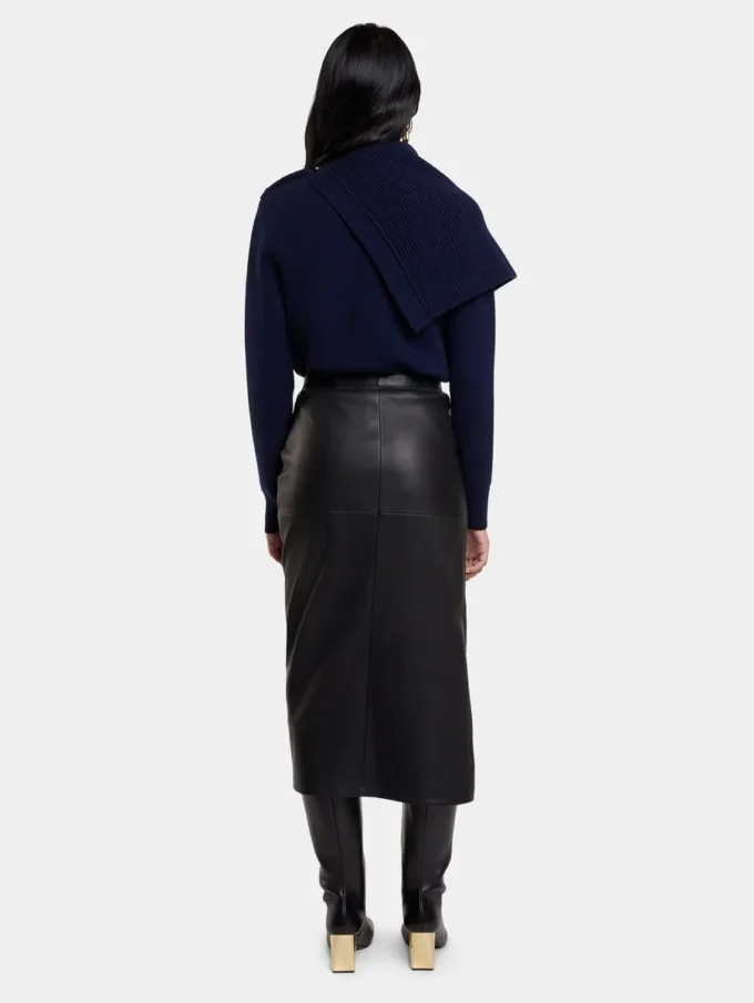 Marineblauer Pullover aus Wolle